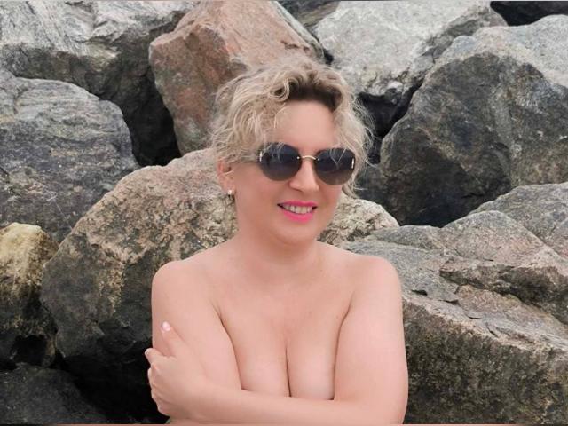 Visit LadyAur0ra profile