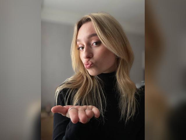 Visit HotttAngelll profile