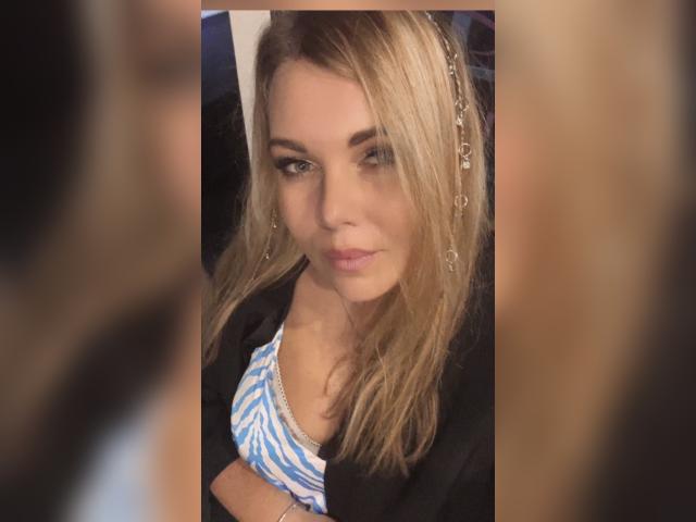 Visit GoldenBarbie1 profile