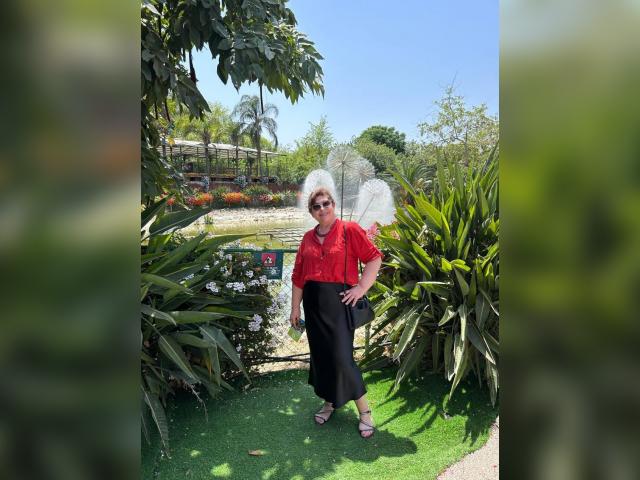 Visit UniqueSarah profile