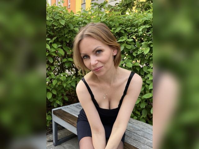 Visit LittleFoxyy profile
