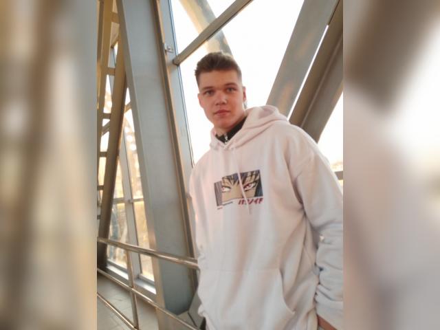 Visit lucaslong profile