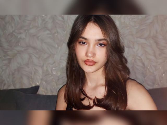 Visit LyannaGlow profile