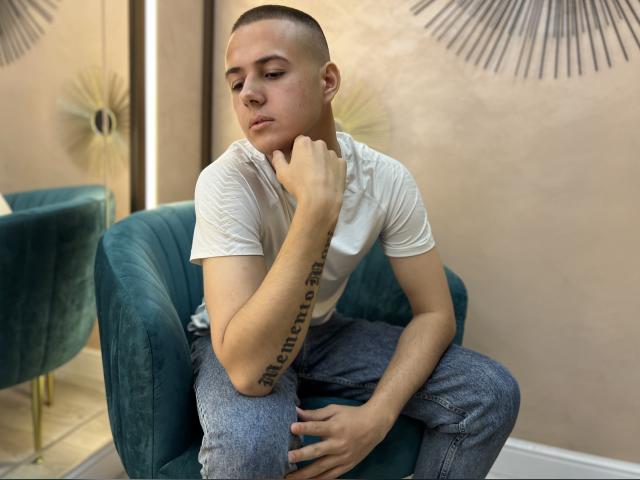Visit DenzelF35 profile