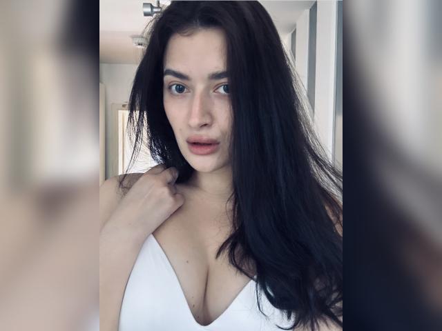 Visit RoniseE profile