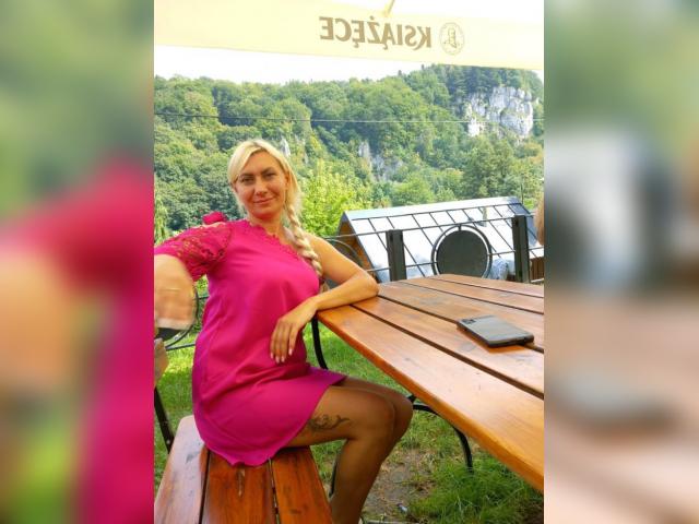 Visit BlondeOksi profile