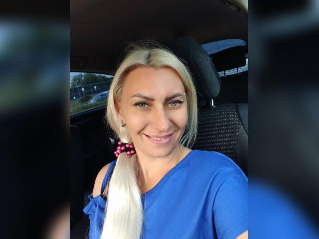 Visit BlondeOksi profile