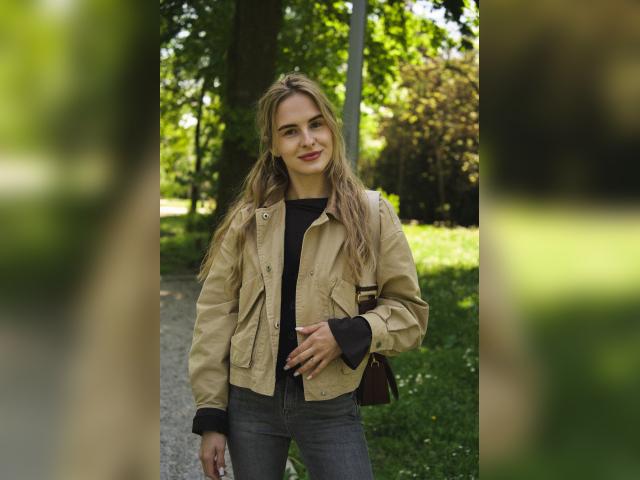 Visit AlinaMay profile