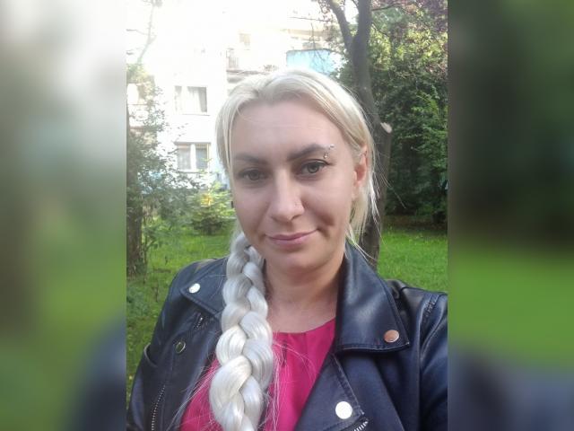 Visit BlondeOksi profile