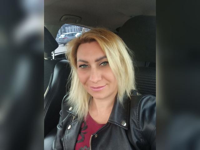 Visit BlondeOksi profile