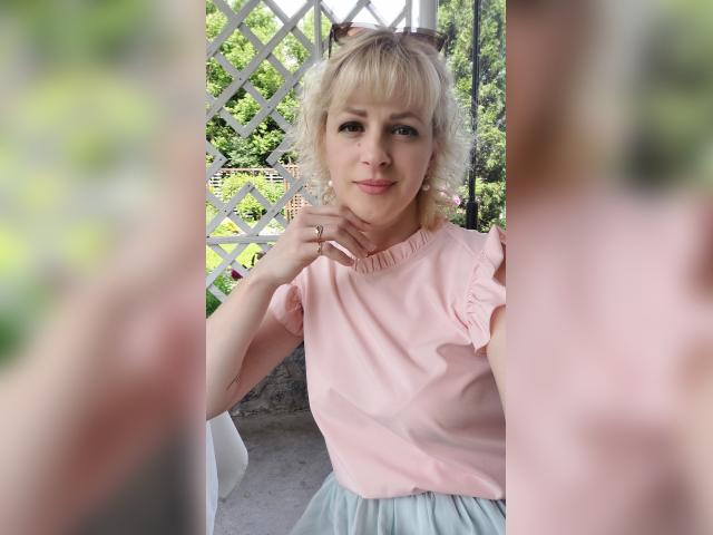Visit MiaSkye profile