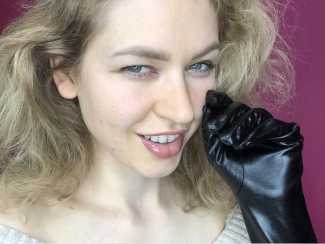 Visit TinnyDomi profile
