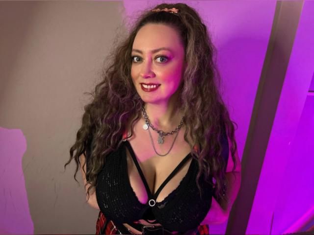 Visit JessicaFoxxxy profile