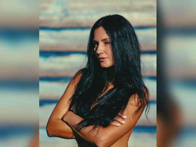 Visit GlitchyGirl profile