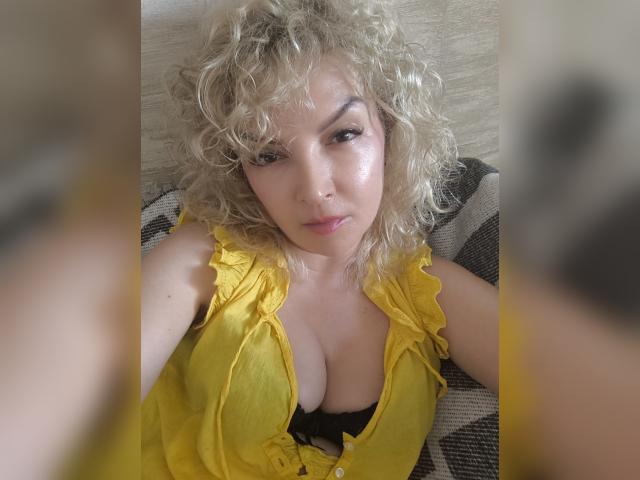 Visit LadyAur0ra profile