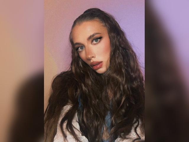 Visit Alinaaa profile