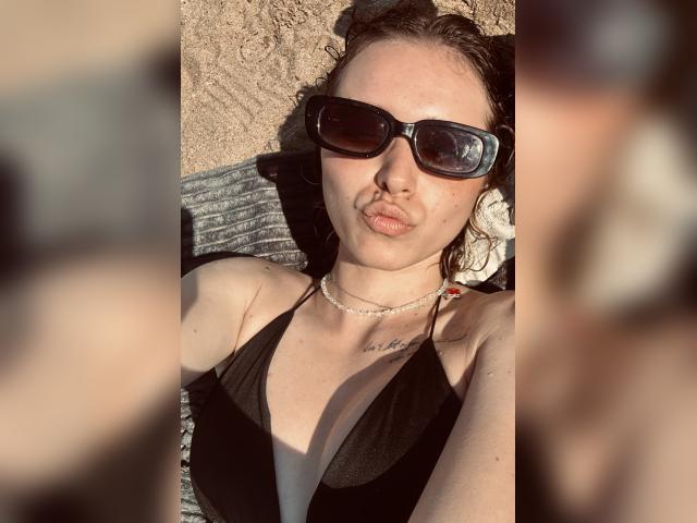 Visit EmelyDavies profile