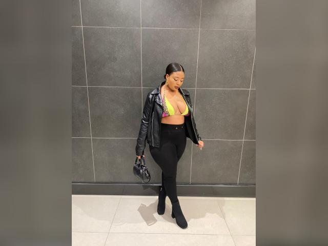 Visit AMAZINGSHEZIXXX profile