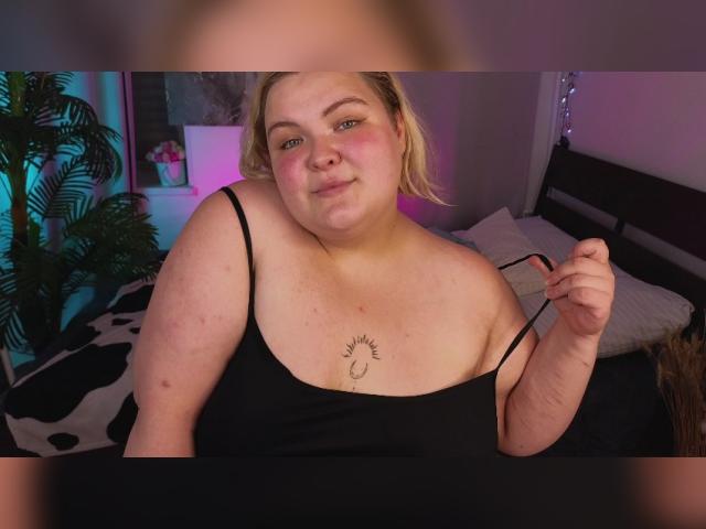 Visit EllaBigBabe profile