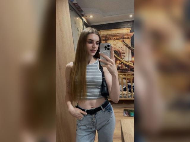Visit LolaQueenn profile