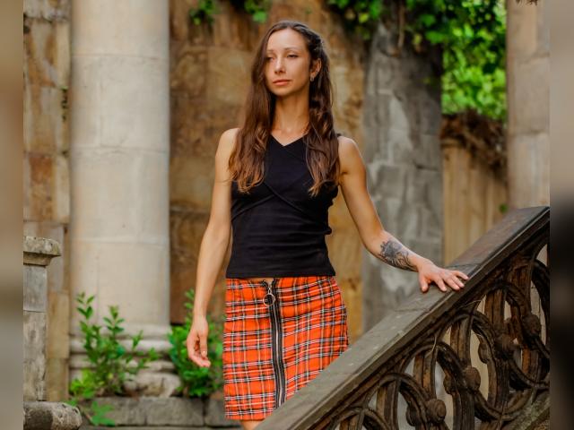 Visit Clarisse profile