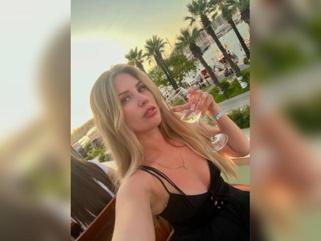 Visit AyraVelin profile