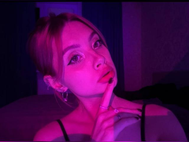 Visit AliceTaylor profile