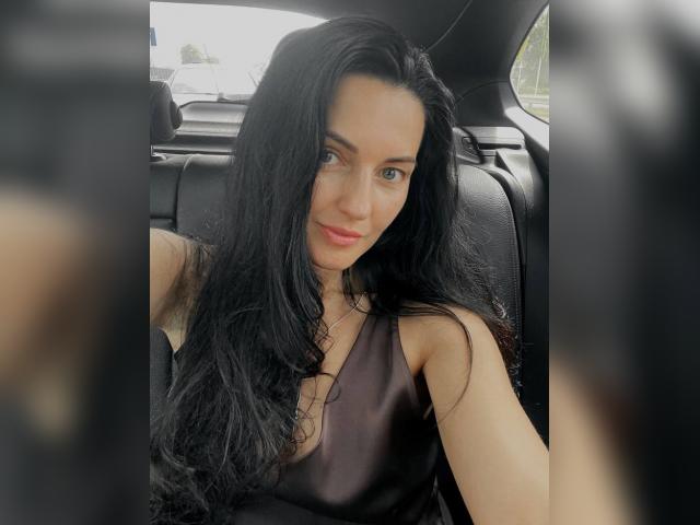 Visit GlitchyGirl profile