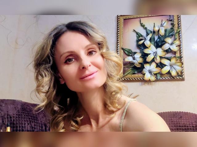 Visit MmmmBeautyyy profile