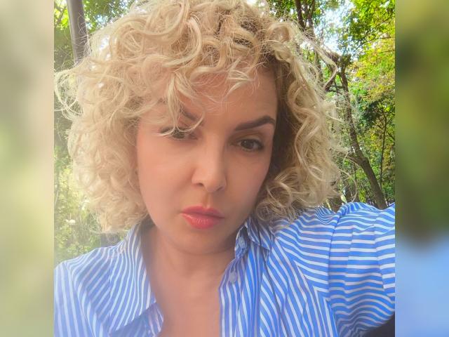 Visit AlexaCristal profile