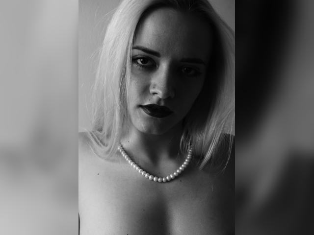 Visit lollyjull profile