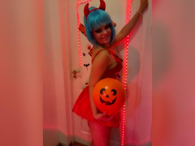 Visit prettywoman31 profile