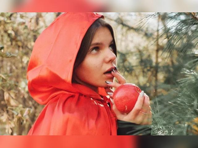 Visit AdelinaMiau profile