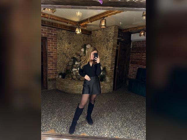 Visit MoonForYouu profile