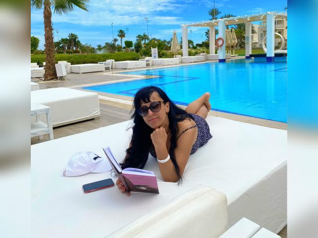 Visit VivienneDior profile