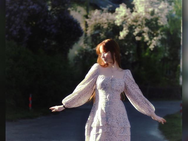 Visit sweetiefoxxxy profile