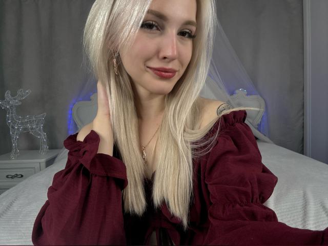 Visit LisaFoxyMe profile