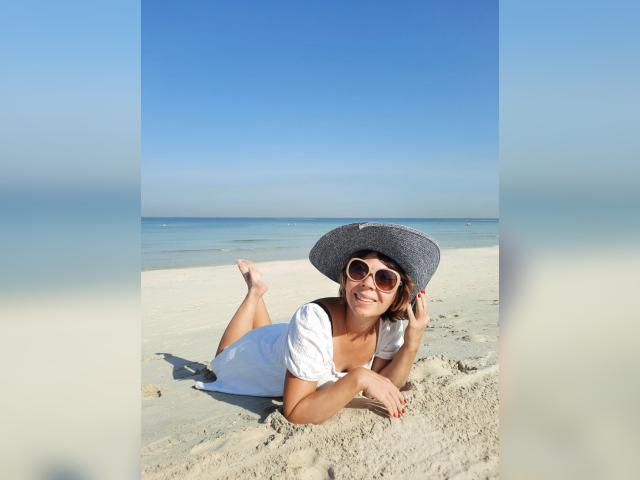 Visit Dinara profile