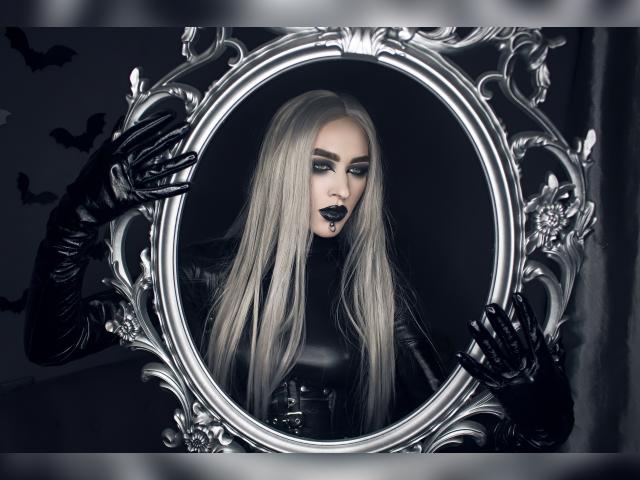 Visit DommeVenena profile