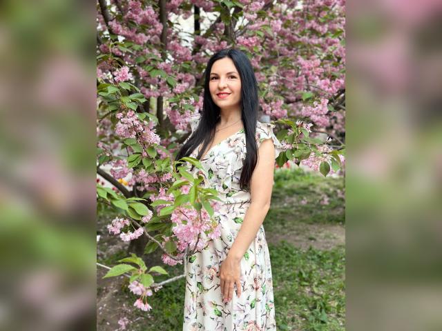 Visit 1Holly profile