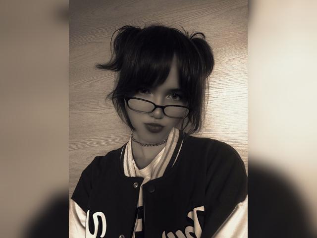 Visit Clarym0r443 profile