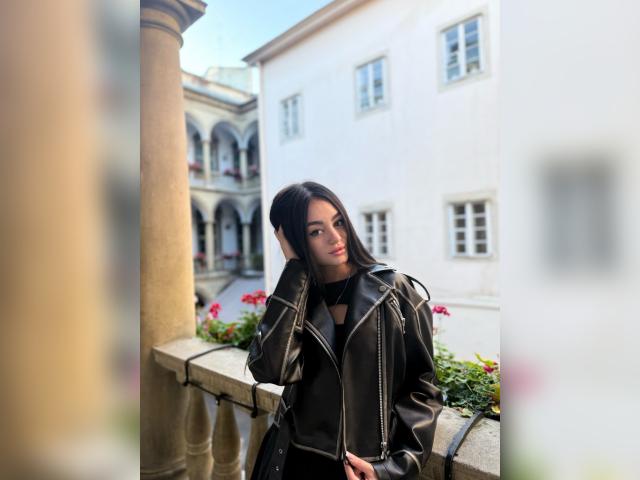 Visit LunaDeLuxe profile