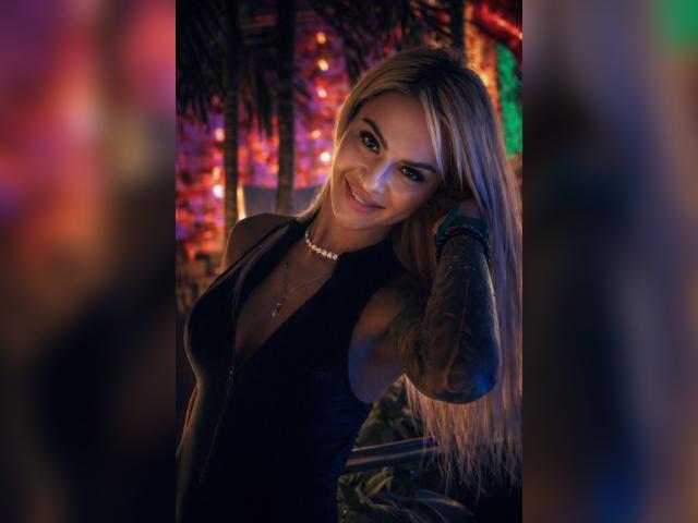 Visit TiffanyMaze profile