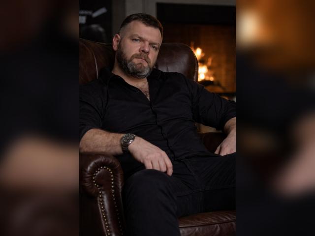 Visit HotDaddy3240 profile