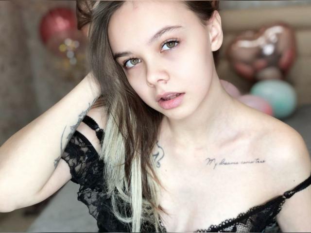 Visit StrawberryLolli profile