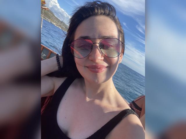 Visit Laura27 profile