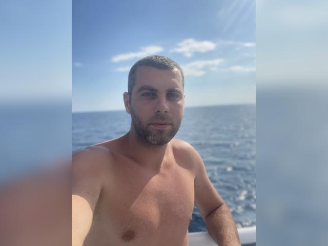 Visit rickystrong profile