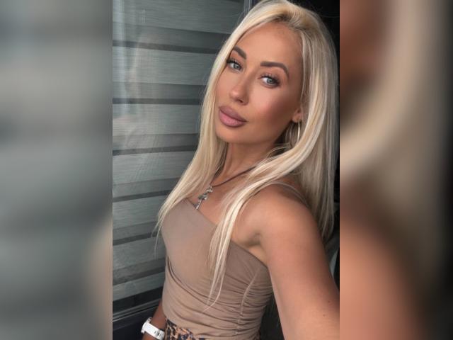 Visit QueenElly111 profile