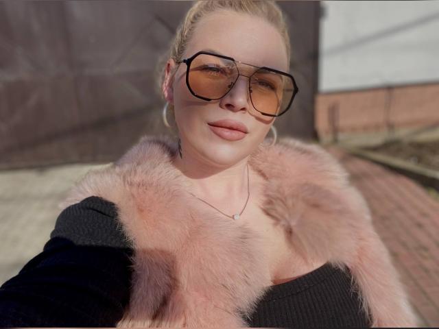 Visit LoveBlondie profile