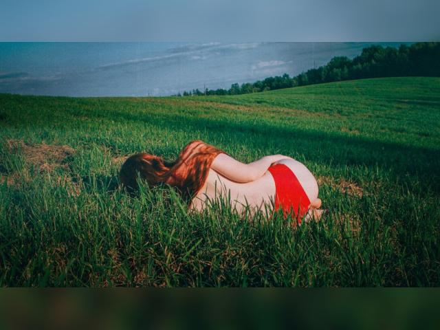 Visit sweetiefoxxxy profile